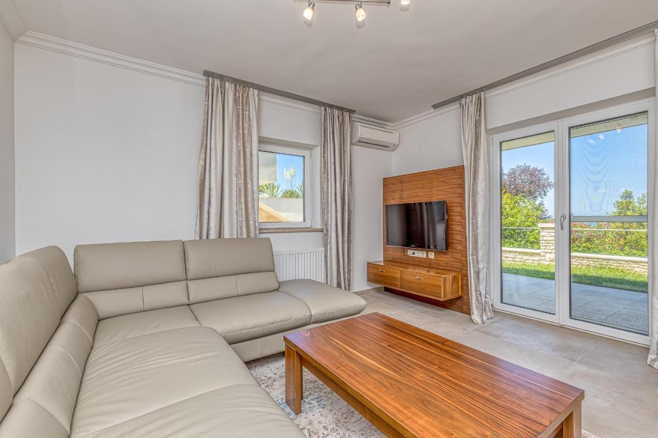 Villa Milena With Pool And Sea View Crveni Vrh Exterior foto